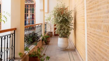 Suíte com design assinado | Terraço/pátio