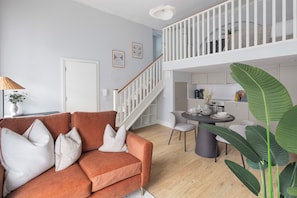 Studio Apartment | Iron/ironing board, free WiFi - Urban Rest - Merrion Square Apartments (Dublin)