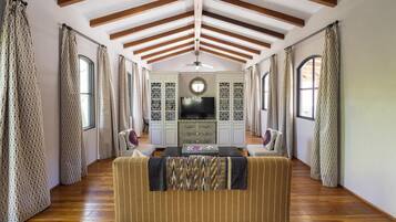 House | 5 bilik tidur