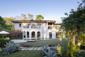 House - Arcos Del Mar Beachfront (Nacascolo)