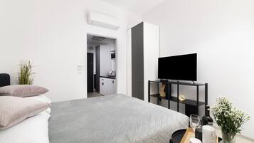 Apartamento design | 1 quarto, escrivaninha, espaço de trabalho para notebook