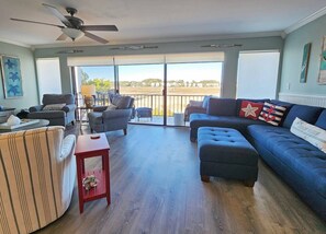 Smart-TV og stereoanlegg