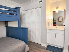 3 bedrooms, iron/ironing board, free WiFi, bed sheets - Inlet Point 14A offers Beautiful Marsh Views and Easy Creek Access (Pawleys Island)