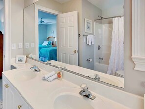 Shower, towels - The Rookery, Open Deck on Top Floor with Peeks of the Ocean (Pawleys Island)