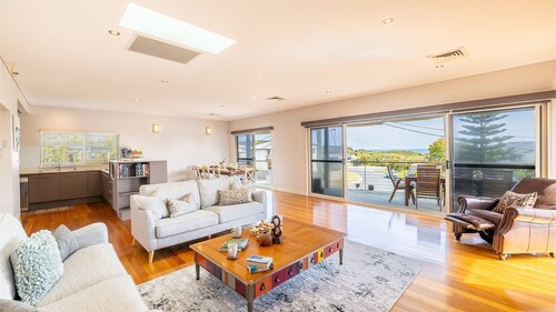 Birubi Point House, 56 Ocean Ave - stunning water views, ducted air con