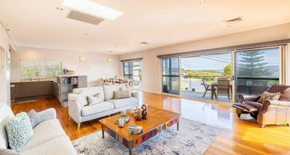 Birubi Point House, 56 Ocean Ave - stunning water views, ducted air con