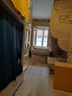 Soundproofing, free WiFi - Hostel SP 55 by Bossh Hotels (Santiago de Compostela)