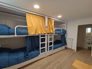 Dormitorio compartido básico | Sistema de insonorización y wifi gratis