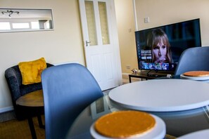 Apartment | Dining