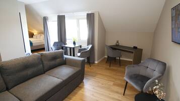 Loft | Allergikerbettwaren, Minibar, Zimmersafe, individuell dekoriert