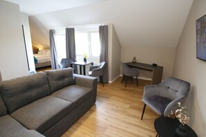 Hypo-allergenic bedding, minibar, in-room safe, individually decorated - Amelie N°3 Hotel & Appartements (Schweigen-Rechtenbach)