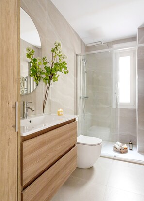 Secadora de cabello y papel de baño