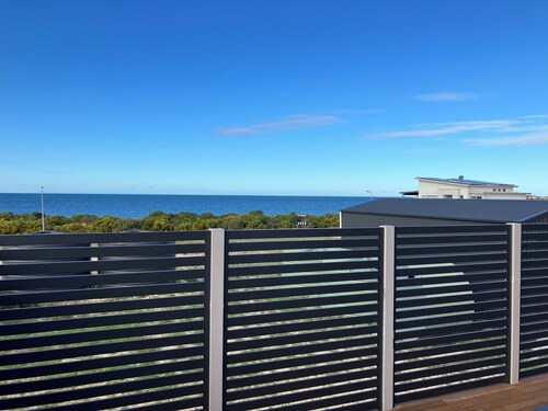 5 bedroom beachside house with ocean views in Marion Bay