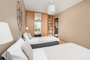 Apartment, 1 Bedroom, Balcony | 1 bedroom, bed sheets - Ground Floor Apartment by Renters (Poznan)