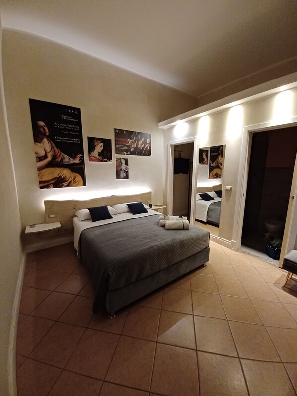 Deluxe tweepersoonskamer (Gli Artisti) | Italiaanse Frette-lakens, luxe beddengoed, donsdekens