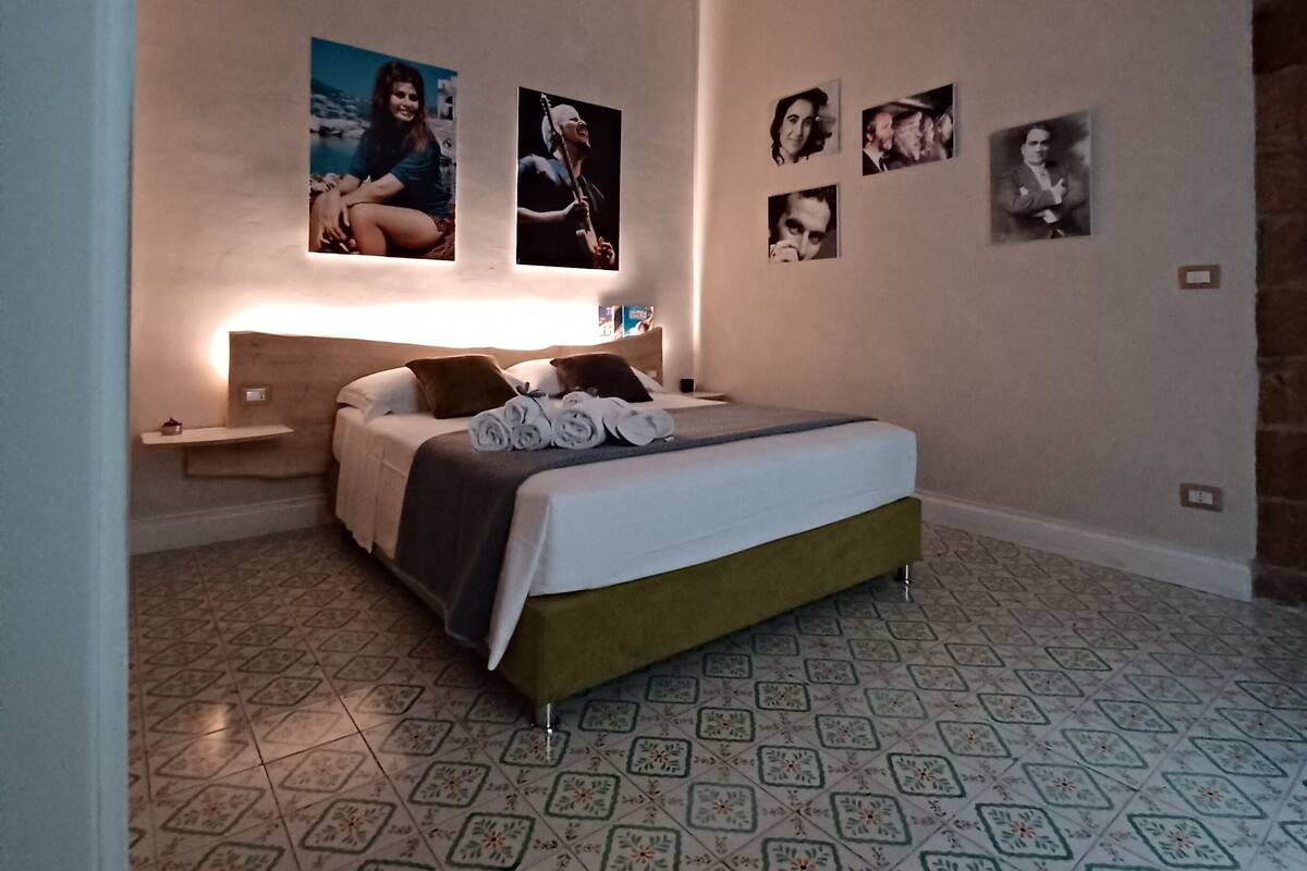 Luxe driepersoonskamer (I Miti) | Italiaanse Frette-lakens, luxe beddengoed, donzen dekbedden