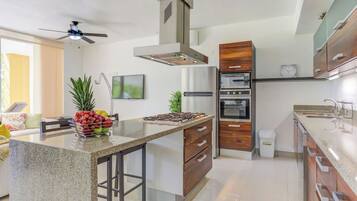 Executive Apartment, Balcony, Golf View | Private kitchen