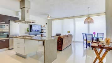 Luxury Apartment, Terrace, Garden View | Private kitchen