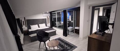 Standard Room | Premium bedding, laptop workspace, wheelchair access