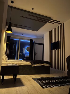 أغطية فراش متميزة ومساحة عمل للكمبيوتر المحمول