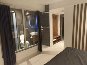 Elite Room | Courtyard view