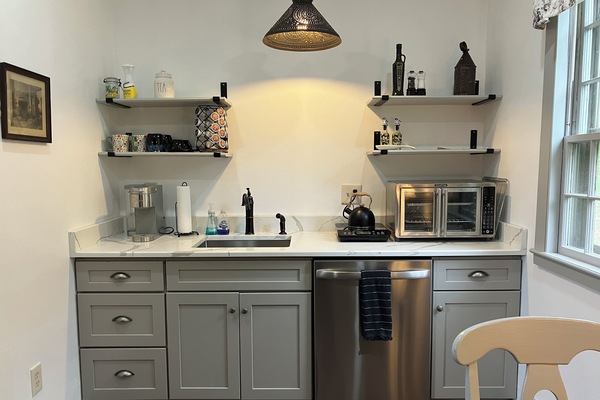 ثلاجة، ميكروويف، فرن، موقد طهي مسطح