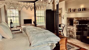 1 quarto, ferros/tábuas de passar roupa, berço de viagem