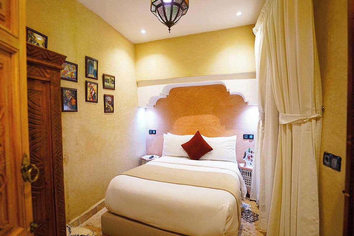 Quarto standard, 1 cama Queen | 1 quarto, quartos à prova de som, Wi-Fi de cortesia