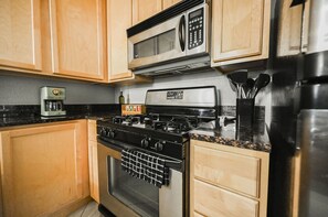 Fridge, microwave, oven, stovetop - SVS: 2BD/2BA Condo | Gated Community | Pool | Minutes from the Strip (Las Vegas)