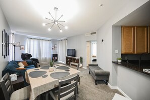 Interior - SVS: 2 Bedroom with Balcony, 5min to LV Strip at Meridian Condos (Las Vegas)