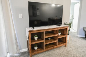 Interior - SVS: 2 Bedroom with Balcony, 5min to LV Strip at Meridian Condos (Las Vegas)