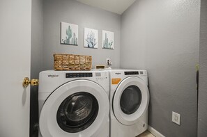 Interior - SVS: 2 Bedroom with Balcony, 5min to LV Strip at Meridian Condos (Las Vegas)