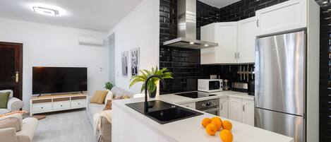 Fridge, microwave, oven, coffee/tea maker