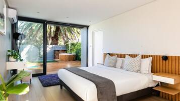 3 bedrooms, desk, iron/ironing board, travel crib