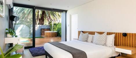 3 bedrooms, desk, iron/ironing board, travel cot