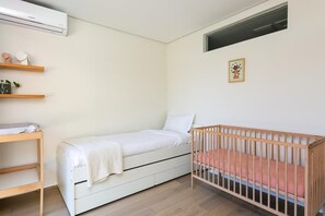 3 bedrooms, desk, iron/ironing board, travel crib - Perfect Summer Family Home w/Pool + Inverter

 (Cape Town)