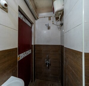 Single Room | Bathroom - Vasavi Residenzcy (Puducherry)
