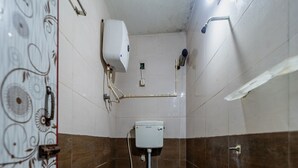 Quadruple Room | Bathroom | Shower, rainfall showerhead, towels - Vasavi Residenzcy (Puducherry)