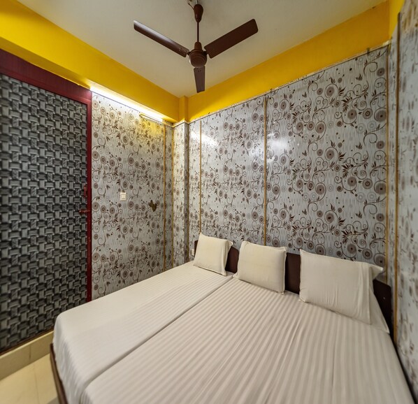 Triple Room | Hypo-allergenic bedding, desk, bed sheets