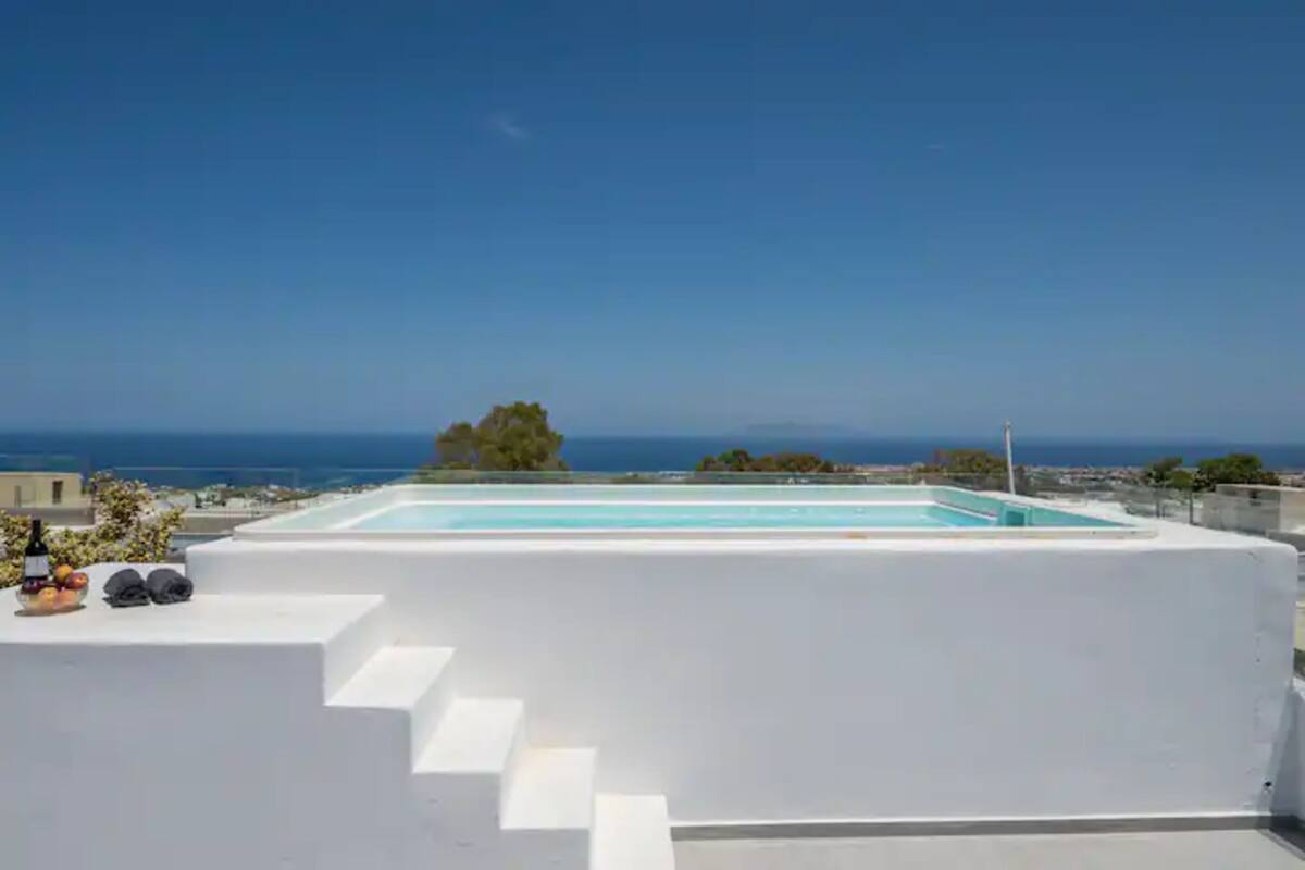 APARTMENT WITH ROOF TOP JACUZZI | Jetted bathtub