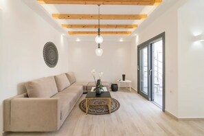 APARTMENT WITH ROOF TOP JACUZZI | Premium bedding, Select Comfort beds, in-room safe, soundproofing