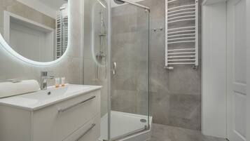 Shower, towels