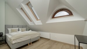 1 bedroom, bed sheets - Aparthotel Sniadeckich 47 by Renters (Wroclaw)