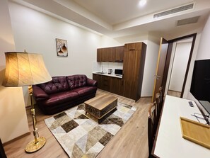 Exclusive Suite | Hypo-allergenic bedding, in-room safe, individually decorated, desk