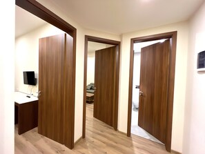 Basic Suite | Hypo-allergenic bedding, in-room safe, individually decorated, desk - Hotel West Tbilisi (Tbilisi)