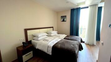 Studio – classic | Allergitestet sengetøy, safe på rommet og individuelt dekorert