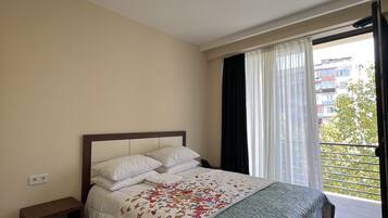 Double Room | Hypo-allergenic bedding, in-room safe, individually decorated, desk