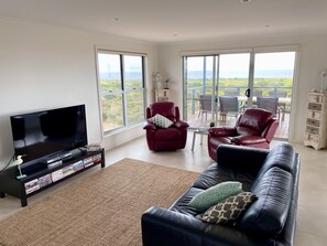 TV, DVD player, table tennis, books - Secluded home, high up on the sand dunes over looking open ocean and Marina (Cape Jaffa)