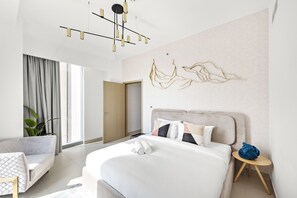 2 makuuhuonetta, tallelokero huoneessa, silitysrauta/-lauta