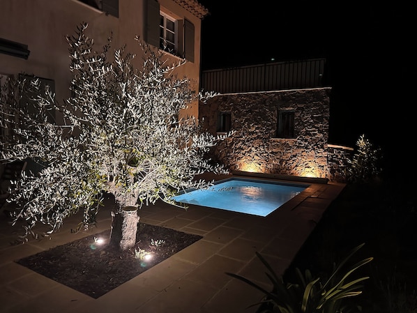 Outdoor pool, a heated pool